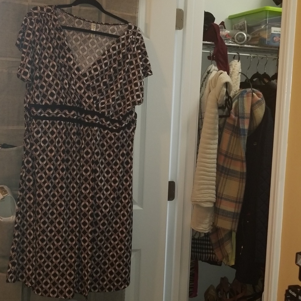 Patterned Dress - Picture 4 of 4